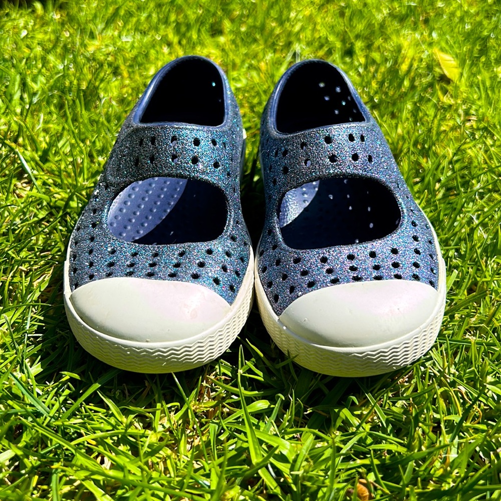 Native Jefferson Juniper Bling shoes 🩵